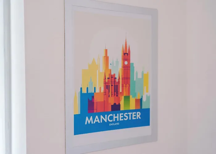 Spacious Stretford 3-Bed, Driveway Parking, Pool Table, Sleeps 6 * Manchester