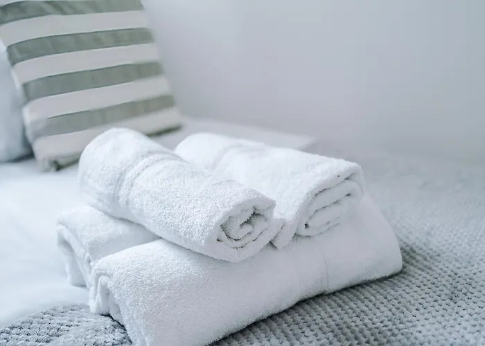 Dom wakacyjny Spacious 3bed In Stretford, Sleeps 6, Parking *