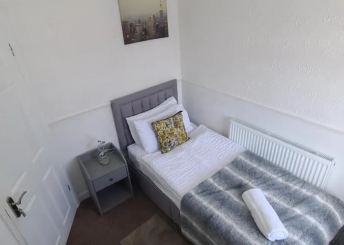 Starlet Single * Manchester