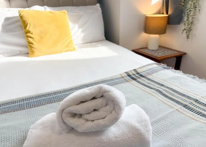 Apartament Spacious 2br 2ba Centre Sleeps 5 *