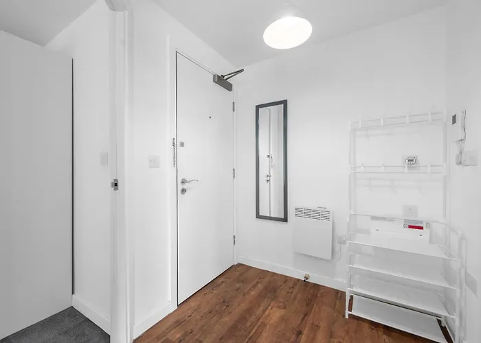 Stylish Wilmslow Retreat, Perfect For Business & Long Apartment