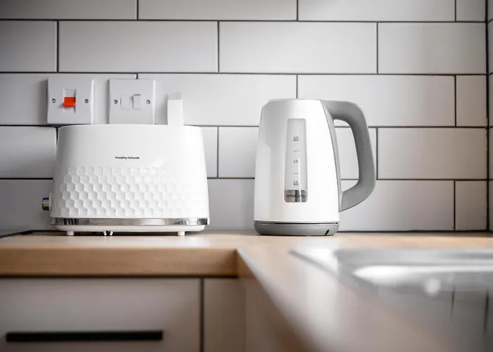 Stylish Wilmslow Retreat, Perfect For Business & Long 公寓 *