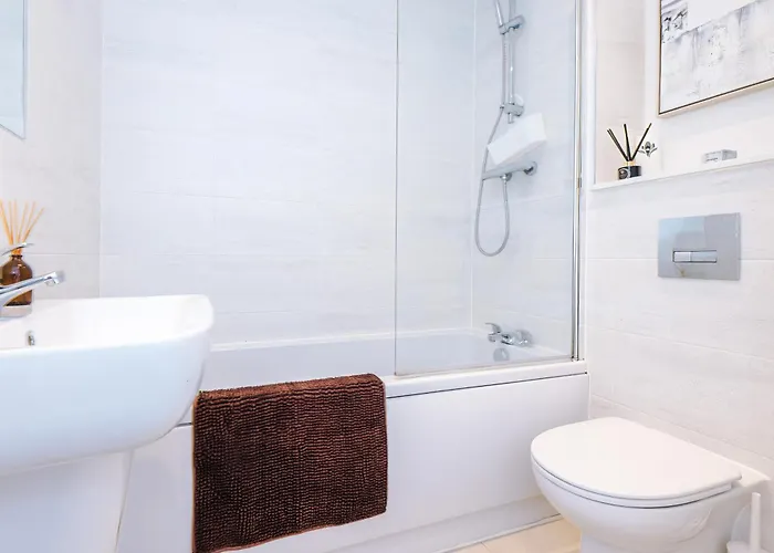 Spacious In Mcr - Free Parking, Ps5 & Superfast Wifi 맨체스터