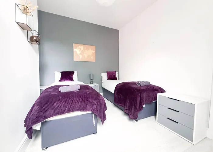 Holiday home 5bdr | Tram Access|free St Parking