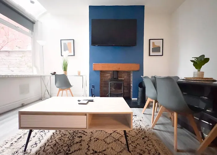 5bdr | Tram Access|free St Parking Manchester