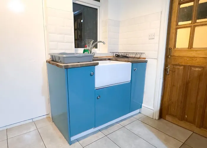 5bdr | Tram Access|free St Parking