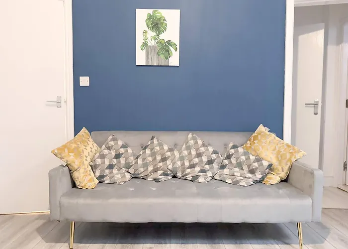 Holiday home 5bdr | Tram Access|free St Parking