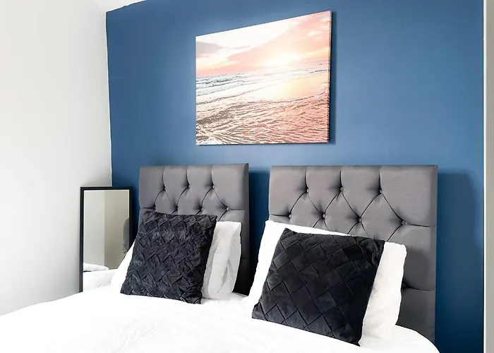 5bdr | Tram Access|free St Parking Holiday home *