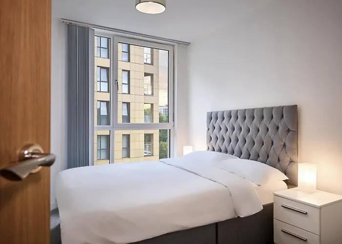 Joyful Management - Riverview 1 Bedroom 10 Min To Centre 아파트 맨체스터