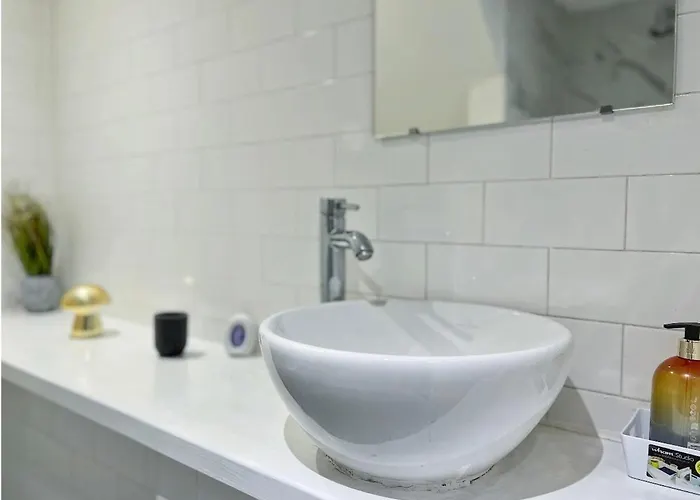 Morden 2br With Views 아파트