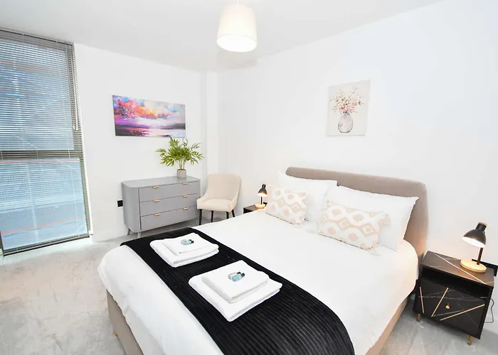 Modern 2 Bed Flat In W Balcony *