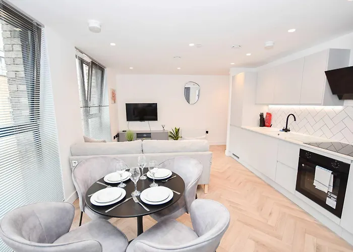 Modern 2 Bed Flat In W Balcony Apartament