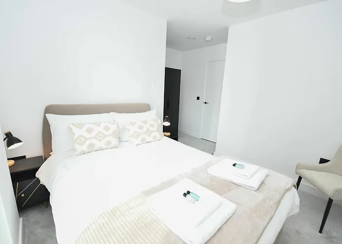 Modern 2 Bed Flat In W Balcony *