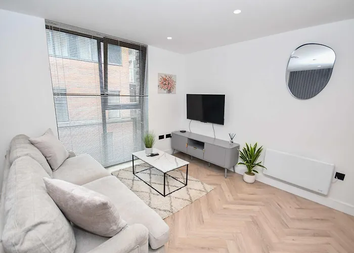 Modern 2 Bed Flat In W Balcony * Manchester