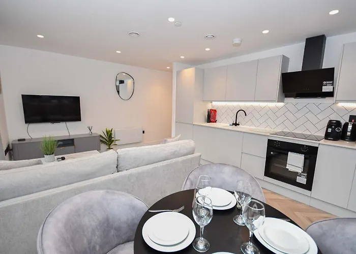 Modern 2 Bed Flat In W Balcony Apartament