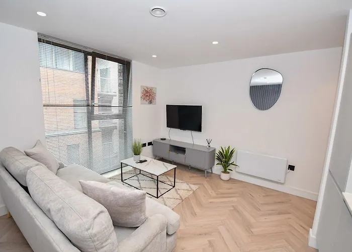 Modern 2 Bed Flat In W Balcony Apartament Manchester