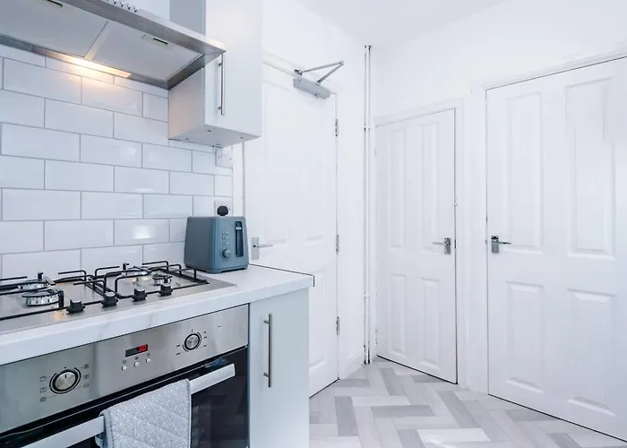 Comfortable & Spacious 3br House Near Coop Live Arena & Etihad Stadium With Free Parking - New Management Since Jan '26 Apartment