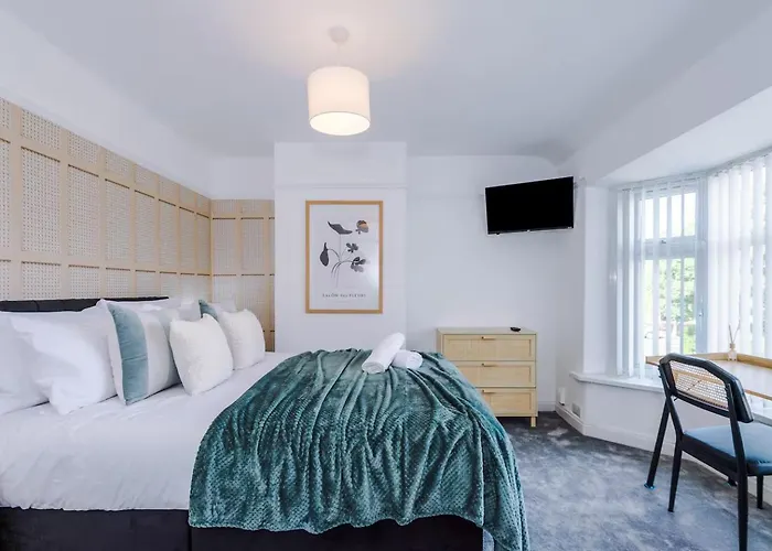 Comfortable & Spacious 3br House Near Coop Live Arena & Etihad Stadium With Free Parking - New Management Since Jan '26 *