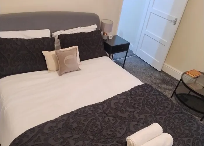 2 Beds Suburb Nestled Nook Appartement