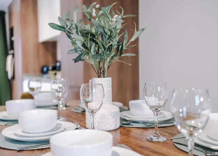 Hébergement de vacances Big Mcr 5-bedroom Contractor House Sleeps 8 With Parking By Purestay