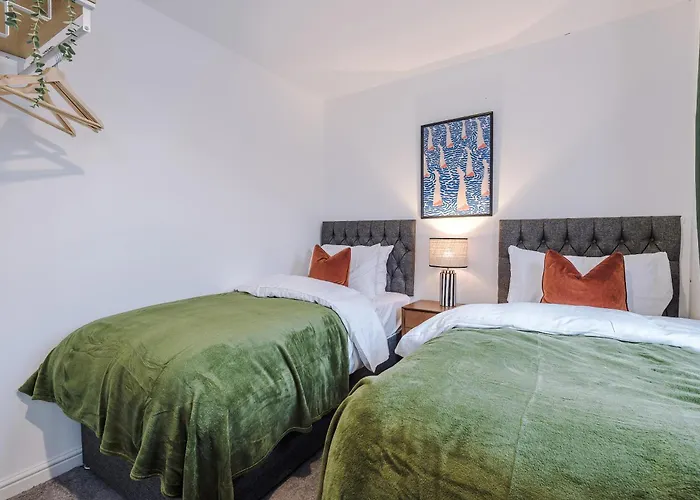 Big Mcr 5-bedroom Contractor House Sleeps 8 With Parking By Purestay * Manchester