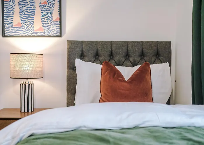 Big Mcr 5-bedroom Contractor House Sleeps 8 With Parking By Purestay Vakantiehuis *