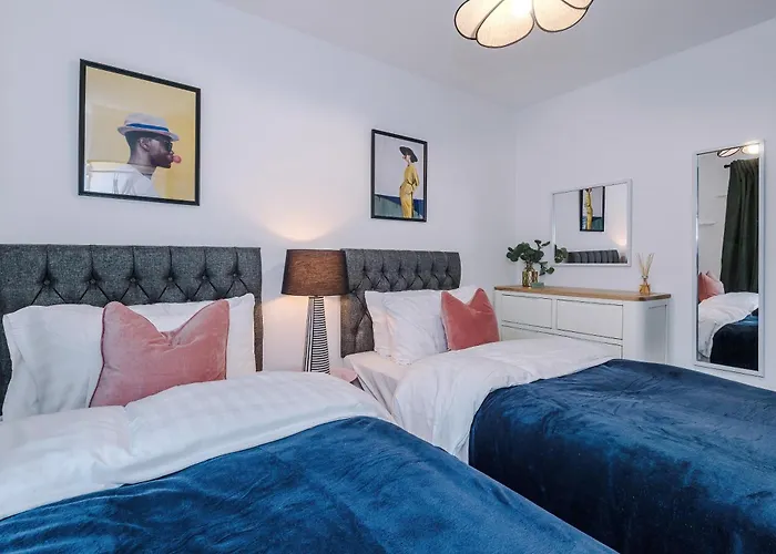 Hébergement de vacances Big Mcr 5-bedroom Contractor House Sleeps 8 With Parking By Purestay *