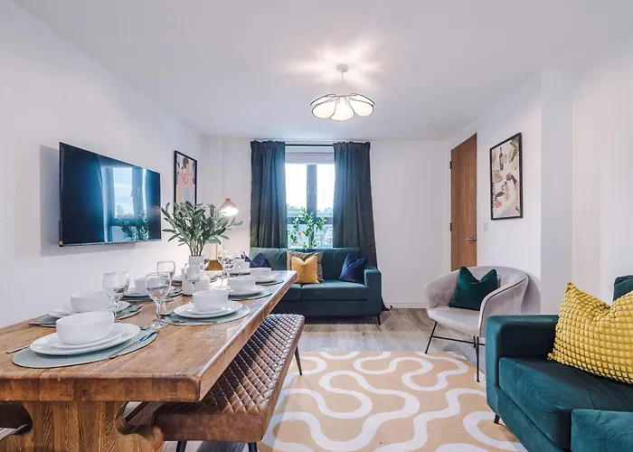 Big Mcr 5-bedroom Contractor House Sleeps 8 With Parking By Purestay Vakantiehuis