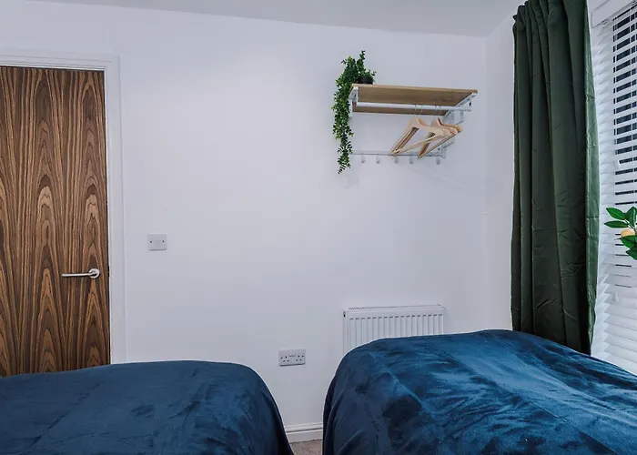 Vakantiehuis Big Mcr 5-bedroom Contractor House Sleeps 8 With Parking By Purestay