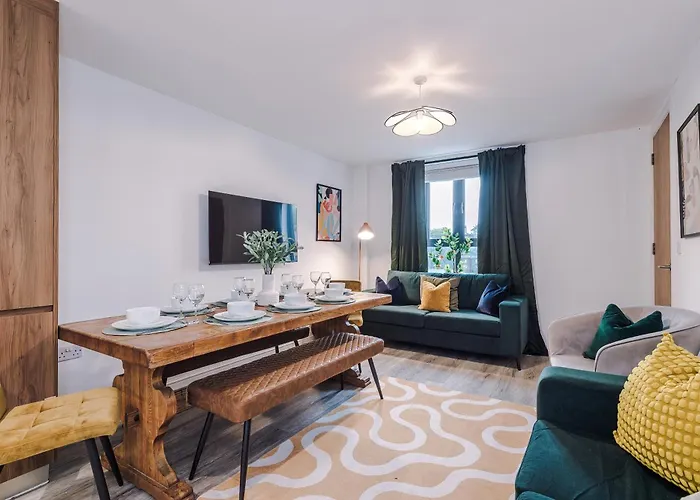 Vakantiehuis Big Mcr 5-bedroom Contractor House Sleeps 8 With Parking By Purestay *