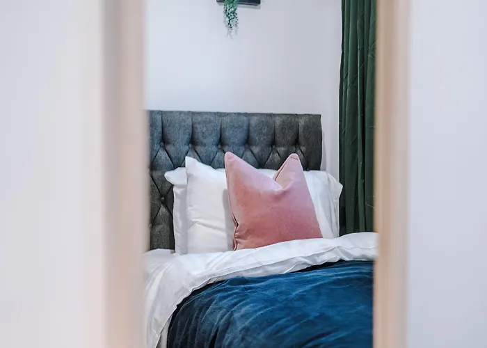 Hébergement de vacances Big Mcr 5-bedroom Contractor House Sleeps 8 With Parking By Purestay *