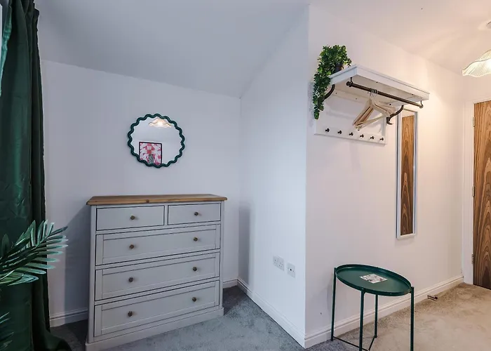 Big Mcr 5-bedroom Contractor House Sleeps 8 With Parking By Purestay Vakantiehuis *