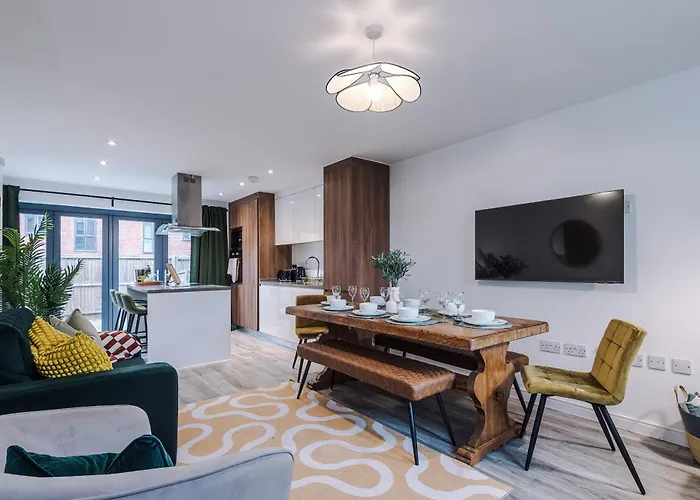 Big Mcr 5-bedroom Contractor House Sleeps 8 With Parking By Purestay Hébergement de vacances Manchester