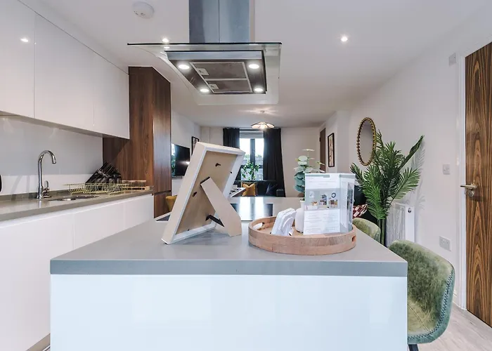 Big Mcr 5-bedroom Contractor House Sleeps 8 With Parking By Purestay Vakantiehuis *