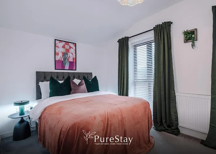 Hébergement de vacances Big Mcr 5-bedroom Contractor House Sleeps 8 With Parking By Purestay Manchester