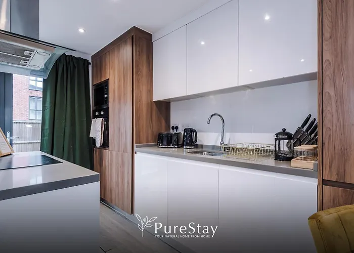 Big Mcr 5-bedroom Contractor House Sleeps 8 With Parking By Purestay Vakantiehuis *