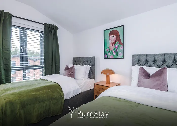 Vakantiehuis Big Mcr 5-bedroom Contractor House Sleeps 8 With Parking By Purestay *