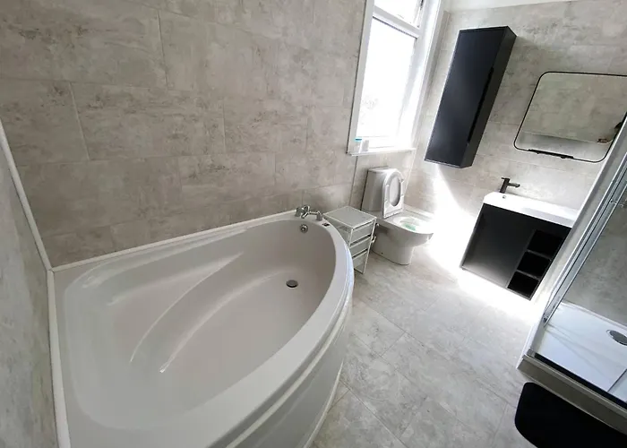 Cosy Double Bed To Salford Plab Samson Centre 게스트하우스 맨체스터