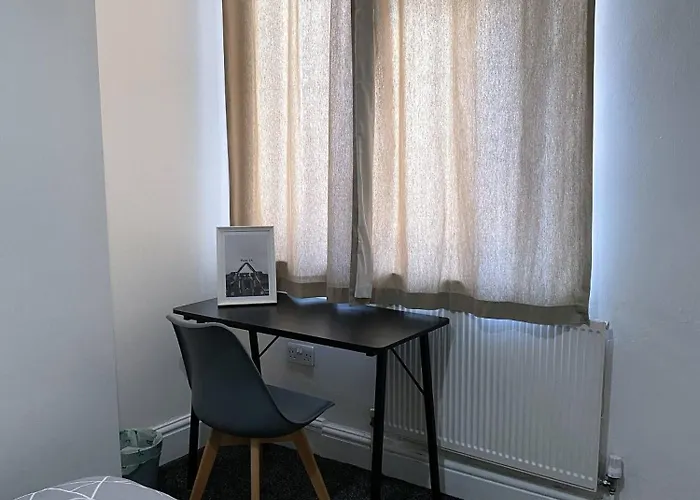 Cosy Double Bed To Salford Plab Samson Centre 게스트하우스 맨체스터