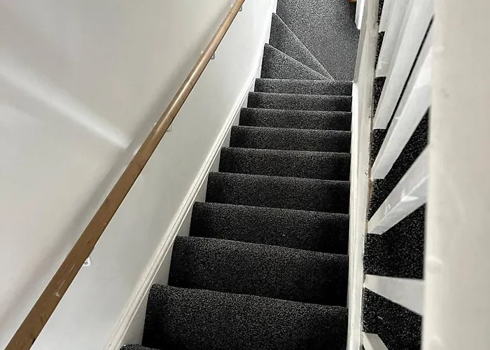 Cosy Double Bed To Salford Plab Samson Centre * Manchester