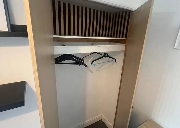 Quiet Spacious In Salford-samson Plab *