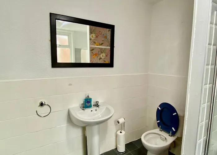 Quiet Spacious In Salford-samson Plab Manchester