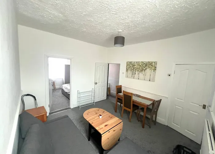 Pensjonat Quiet Spacious In Salford-samson Plab