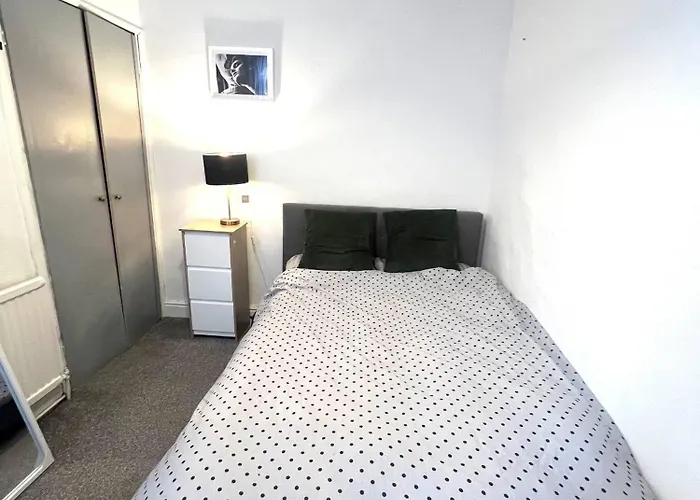 Quiet Spacious In Salford-samson Plab Pensjonat