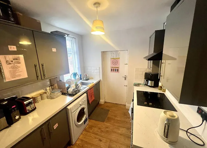 Comfort Near Salford Uni- Samson Plab