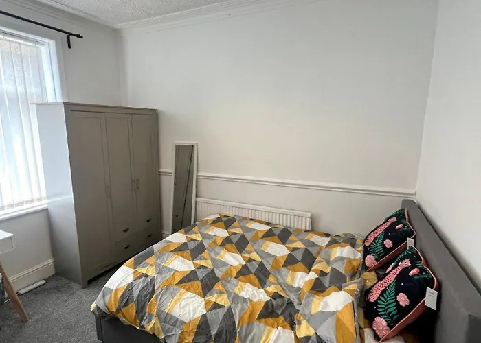 Comfort Near Salford Uni- Samson Plab Manchester