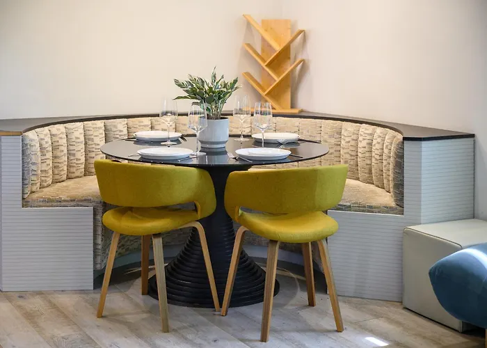 West Didsbury Retreat L Cinema L Sleeps 8 *