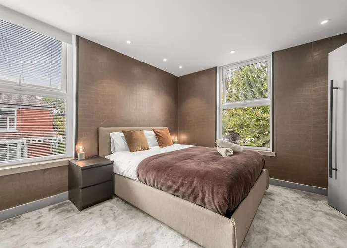 West Didsbury Retreat L Cinema L Sleeps 8