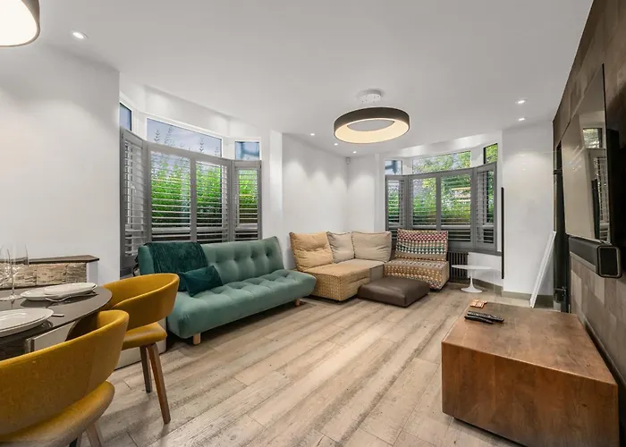 펜션 West Didsbury Retreat L Cinema L Sleeps 8 *