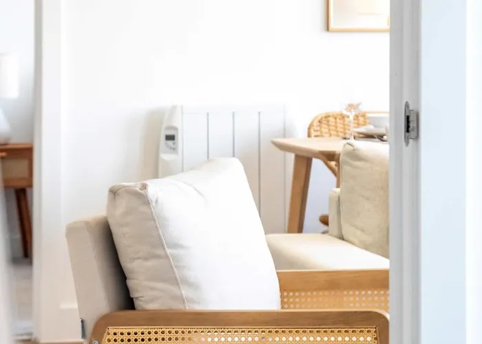 Zeni Alexandra Rise Two Bed Flat * Manchester